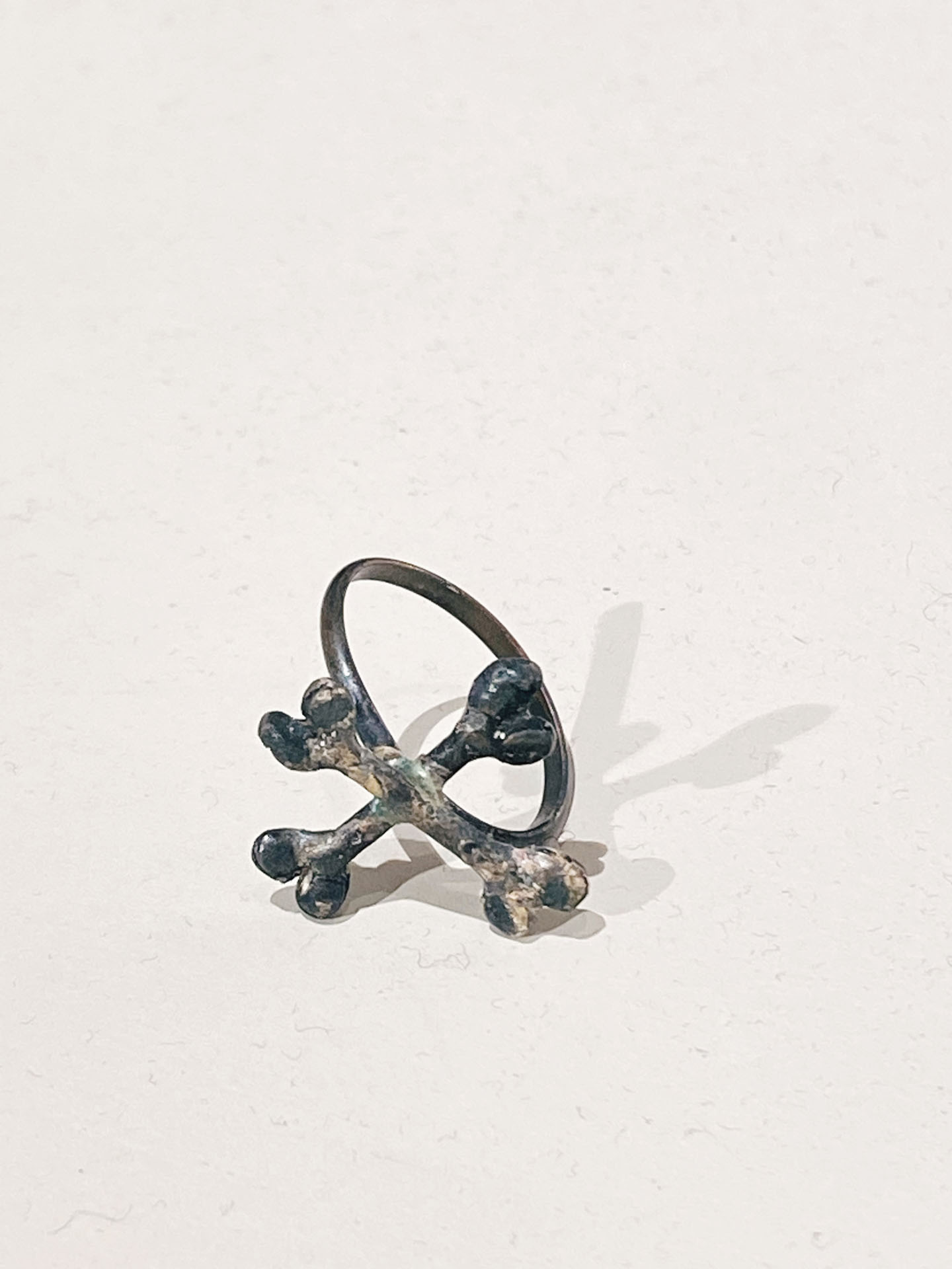 crossed bone ringu